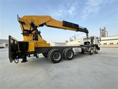 Guindaste montado em caminhão HOWO H76 8x4-