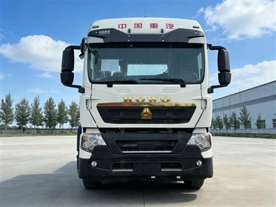 Caminhão trator HOWO TX 6 × 4